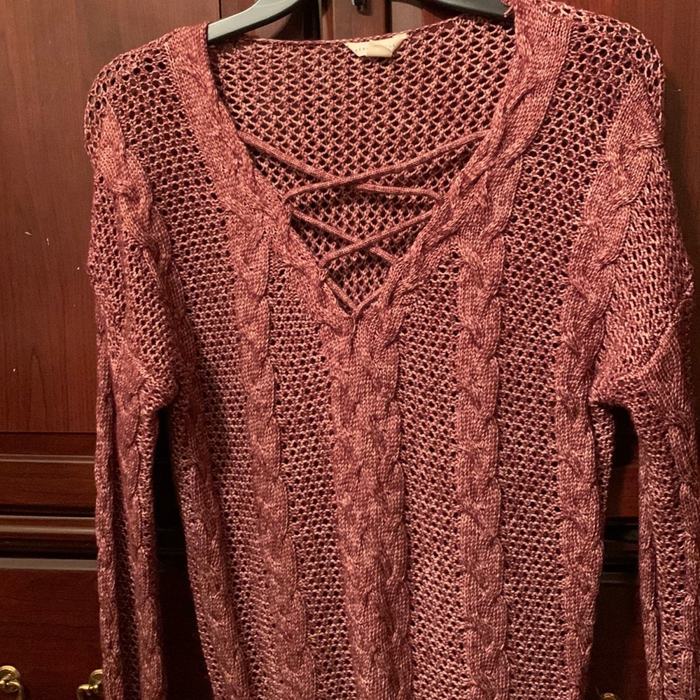 Beautiful Aeropostale Sweater in a beautiful burgundy/rose color.